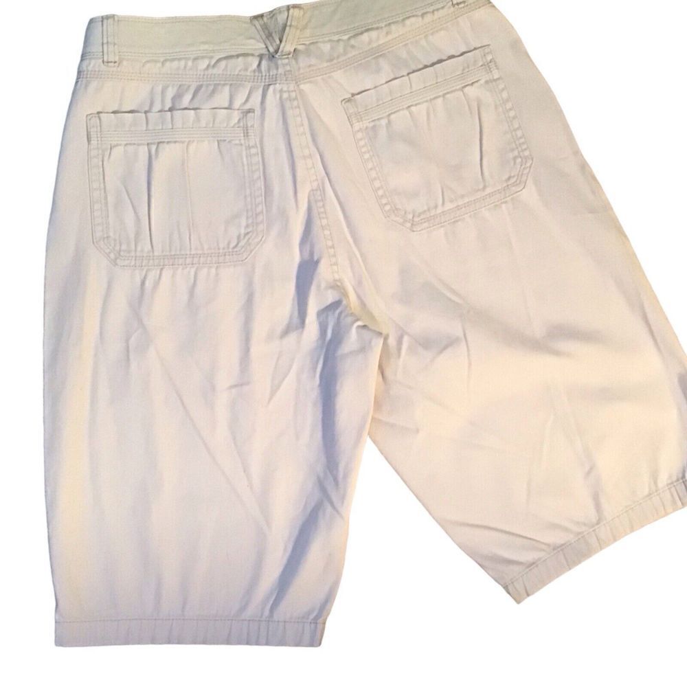 Jones & Co Women’s Bermuda Beige Flat Front Shorts Size 6 - Picture 5 of 7